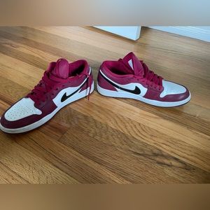 Jordan 1 Noble Red Low Men’s 8.5